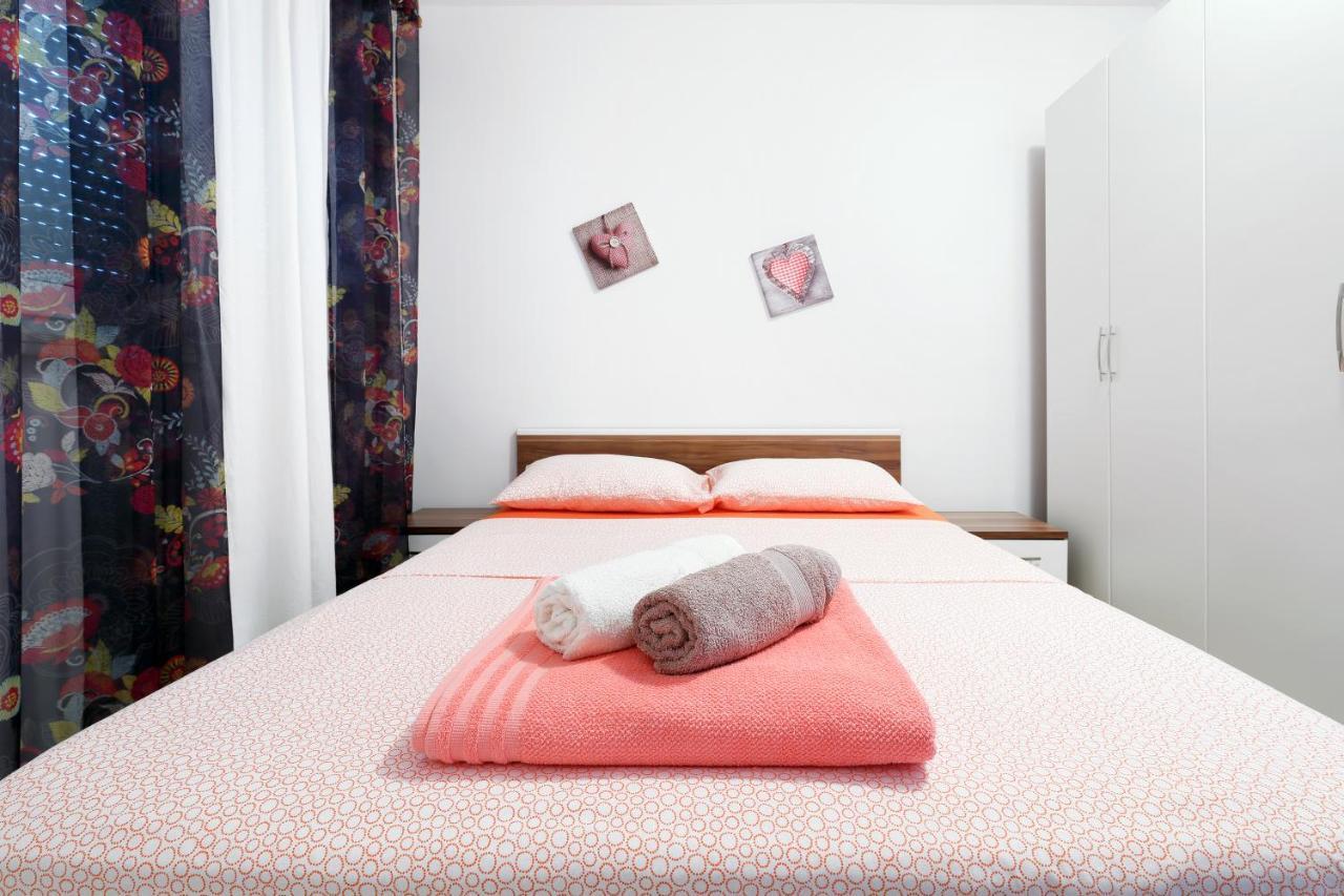Apartman Don Pag Town Exteriör bild