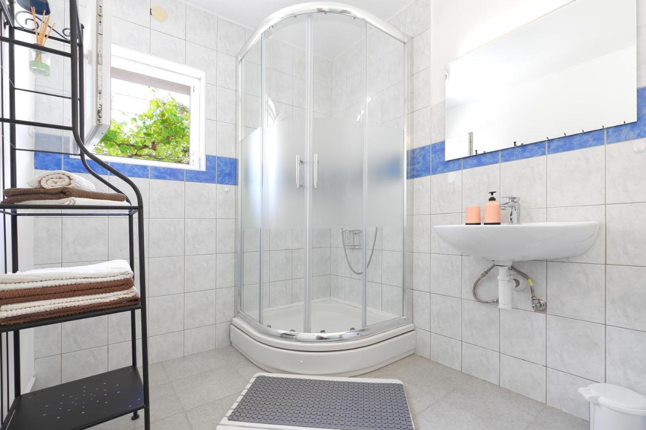 Apartman Don Pag Town Exteriör bild